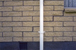 cracked-brickwork-stepped-diagonal-cracks